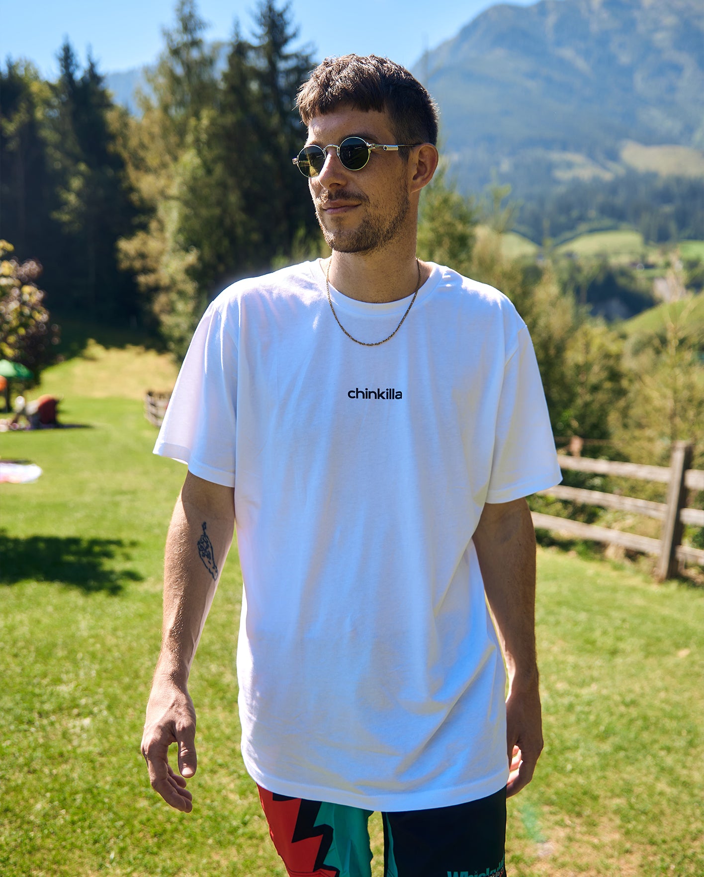 "chinkilla x meerkatsu" Unisex Oversized T-Shirt - White