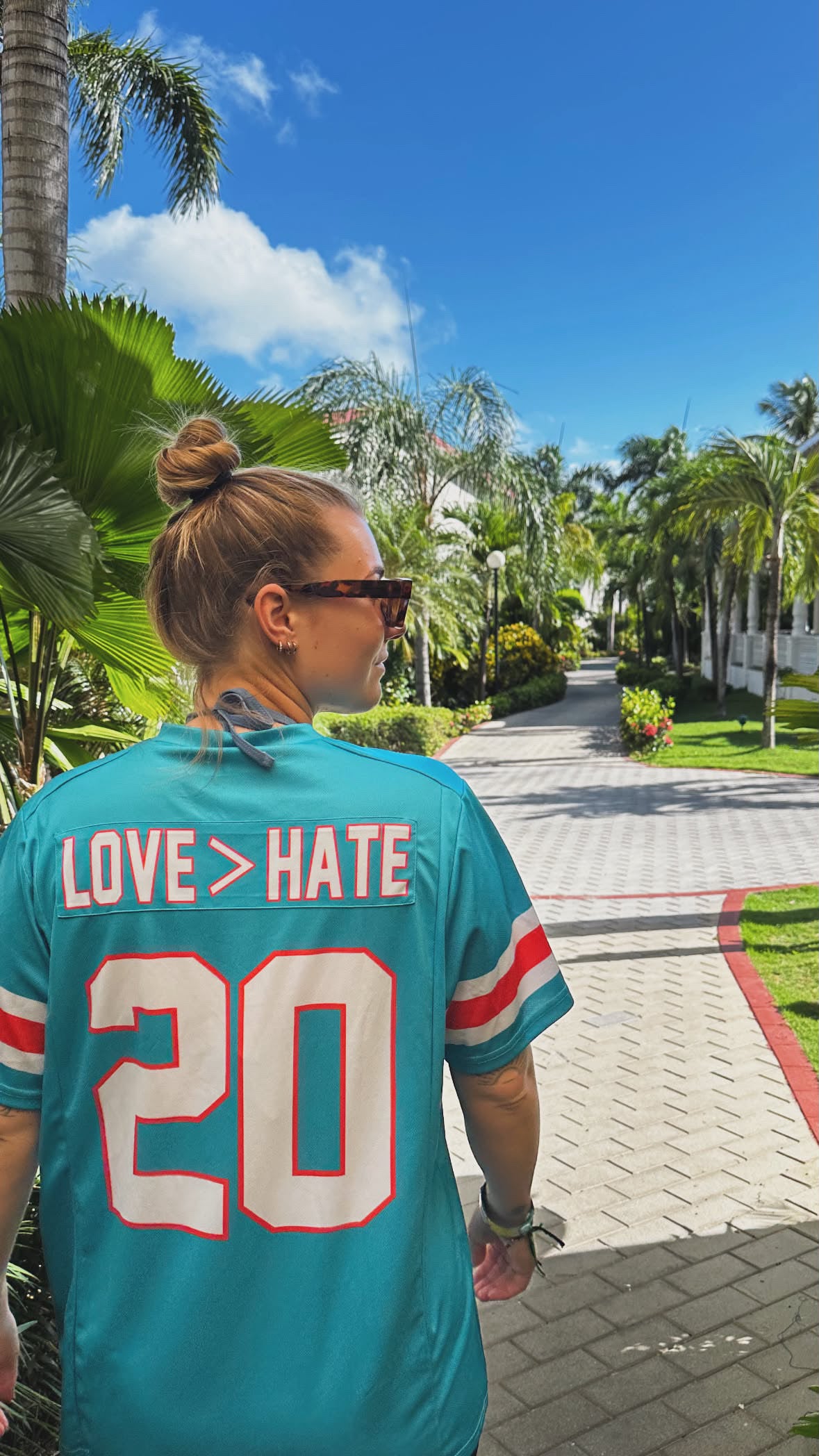 "Love > Hate" unisex Jersey